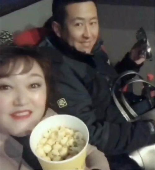 27岁小伙爱上40岁离婚女人,相差13岁的姐弟恋,结婚七年恩爱如初