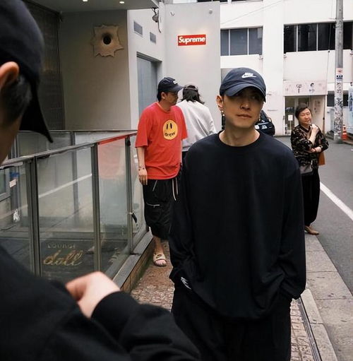 沪上皇秦奋庆祝35岁生日,5个定制蛋糕显奢华