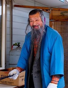 人口老龄化下日本的真实状态,70岁以上老人打工的到处可见