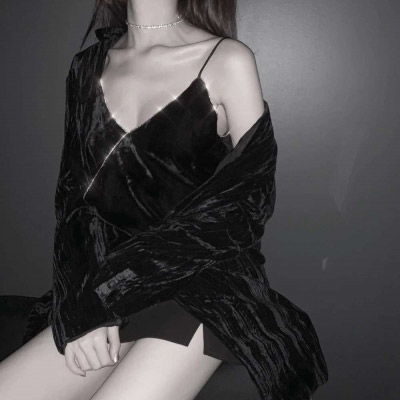 30岁女人用的微信头像性感部位胸和腿