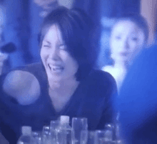 少女感是装不出来的王菲在某饭局上被拍这像五十岁的女人