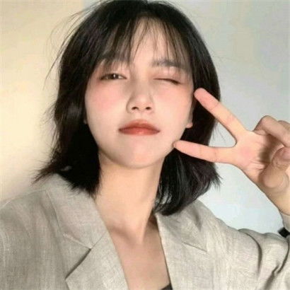 qq女生头像短发清新,笑得没心没肺的女人