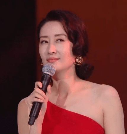 刘敏涛唱歌翻白眼表情包火了,本以为不尊重人,得知原因后没话说