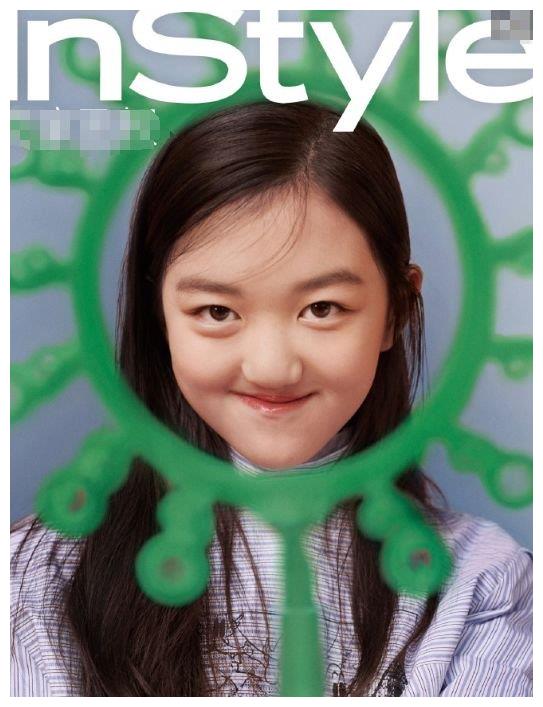 王菲女儿李嫣晒自拍美照,被她的小伙伴调侃为,京城第一美女