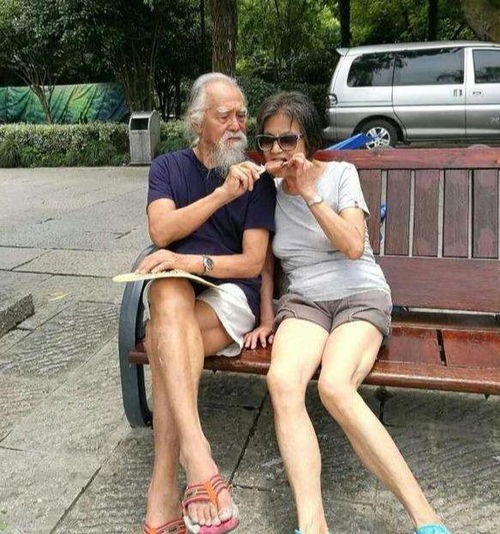 老鲜肉王德顺与妻子相爱52年,沉迷健身今84岁身材不输小伙