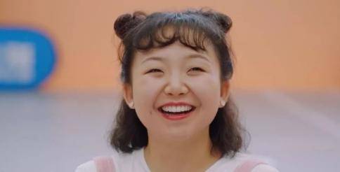 辣目洋子真实表情被拍,疑似表情管理失败,搞笑人设即将崩塌