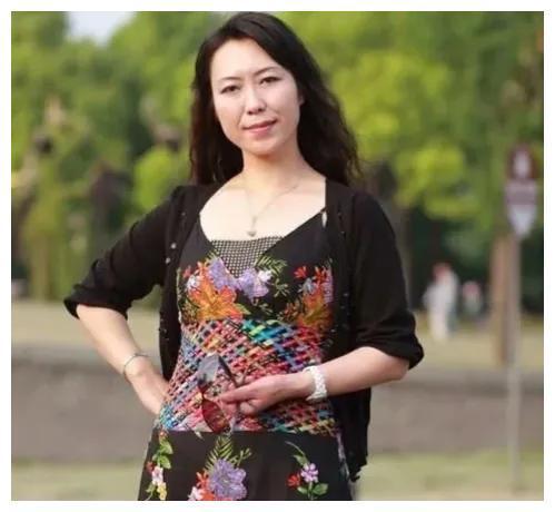 50岁女人再婚60岁大爷,女人他太坏了,大爷是你心甘情愿的