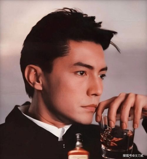 一代男神尊龙,全球最美50人之一,他不知来处,是个可怜的孤儿