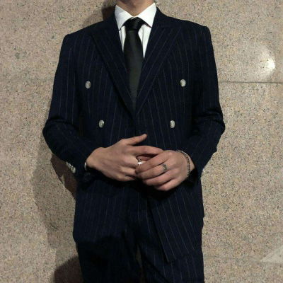西装男头像成熟稳重