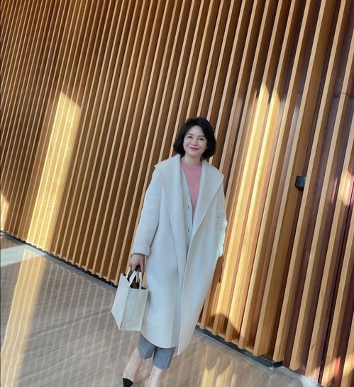 这位五十多岁的妈妈好会穿用三款单品穿出优雅气质,高级又减龄