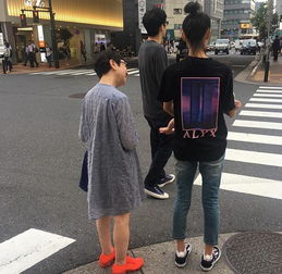 陈冠希账号晒三代同堂,秦舒培抱女儿与婆婆同框
