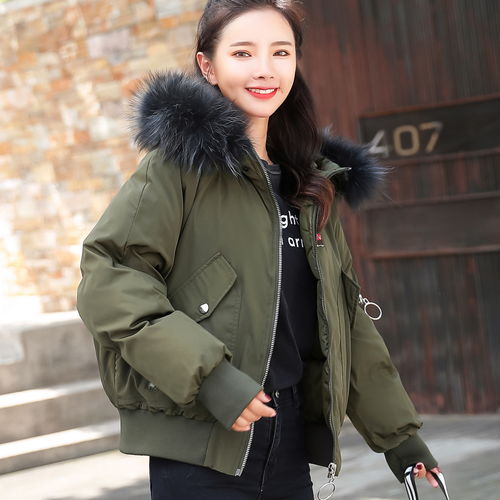 奔三女人,下雪最好穿这小棉服,抗寒暖美很重要,保重身体创未来