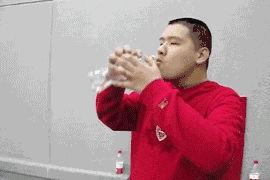 搞笑gif趣图老夫的少女心啊