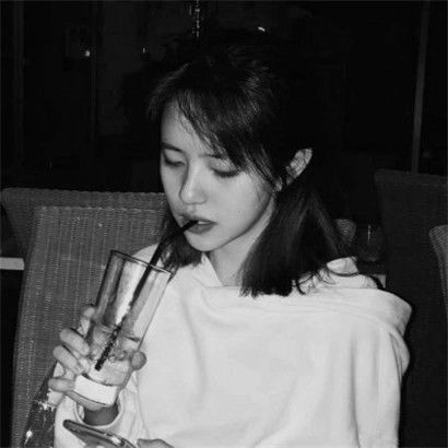 有点伤感超拽霸气黑白女生头像,冷漠与冷酷共存的女人