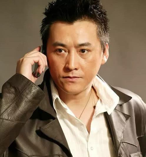 70后男艺人刘小锋,40岁晚婚娶朱墨,婚后9年夫妻恩爱零绯闻