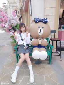 可爱又喜欢吸猫的运动女孩