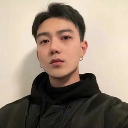 礼帽耳环狂野男人