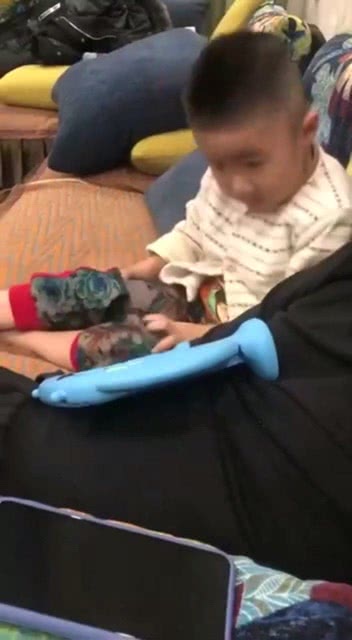 你永远想不到被偷拍的人,下一秒会做出什么沙雕的表情