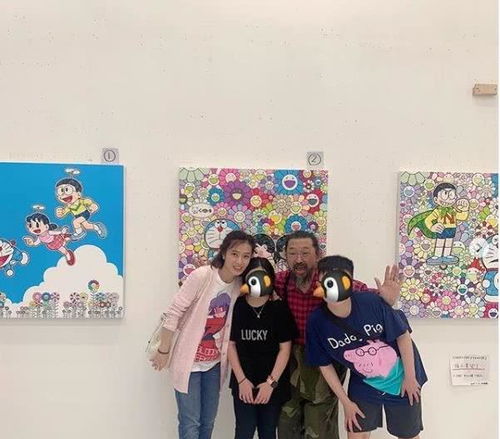 甘比获艺术家村上隆上门送限量包包,超级富婆才有这样的机会