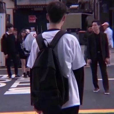 背影头像男生孤独卡通孤独背影