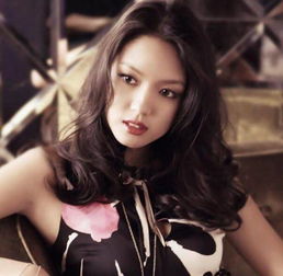 她被称为中国第一美女,拒绝豪门嫁真爱,如今35岁被宠成公主