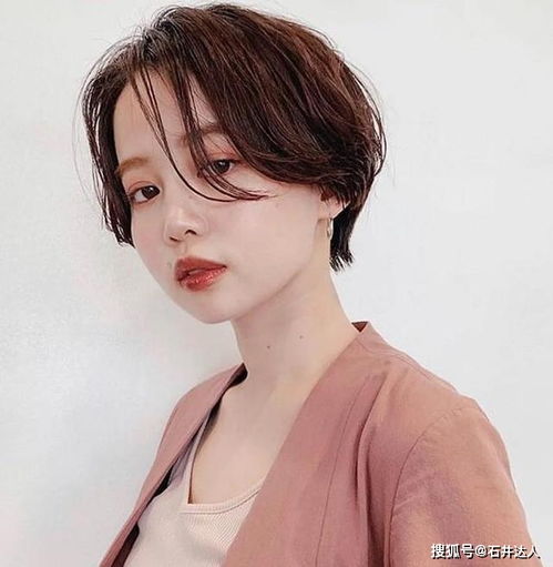 50岁女人剪头发别跟风,2022年最流行的4种短发,减龄又洋气