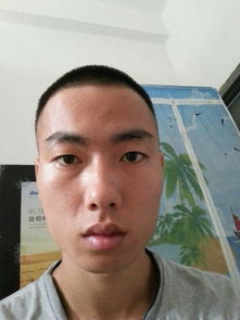 我不知道为什么,我对我自己的脸上的表情不自信,面无表情又怕别人说我...