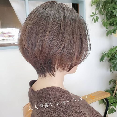 女人40岁,发型这样剪,利落时尚显年轻