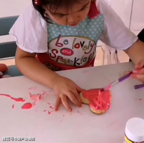 陈豪一家享亲子乐度过情人节陈茵媺与子女制作爱心曲奇和蛋糕等