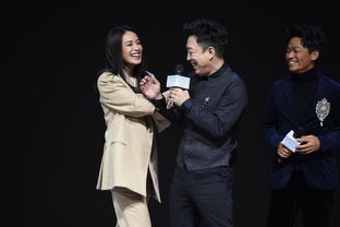 舒淇被疑怀孕后亮相西装遮肚力挺黄渤处女作搞怪不停