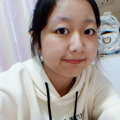 女生头大,脸圆,脖子短,头发厚,发质硬,什么发型好看
