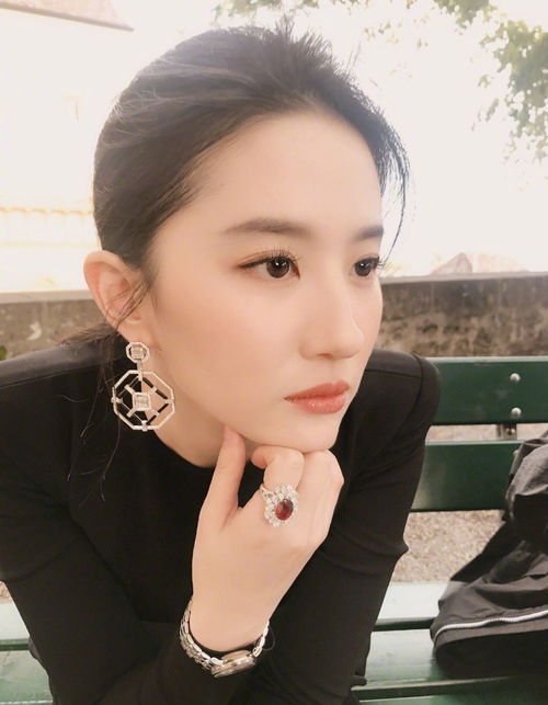 30岁女性的头像刘亦菲