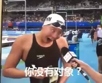 傅园慧又爆新段子我手太短没抢到金牌以58秒76获得铜牌,距离冠军0.01秒