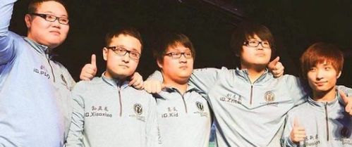 lolrng几次哭泣着宣布退休,但是casa在观众中的表情引起了粉丝们的注意