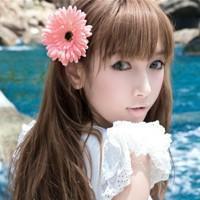 漂亮的蓝色花裙子