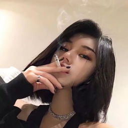 女生吸烟头像多说一句怕打扰,少说一句怕遗憾