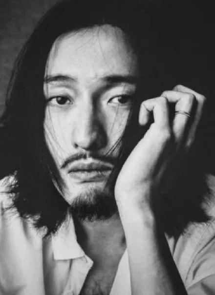 王传君造型上热搜扒扒娱乐圈从美少年变沧桑大叔的三大男星