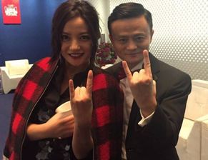 马云与各种名人合影的搞笑时刻,真的太逗了