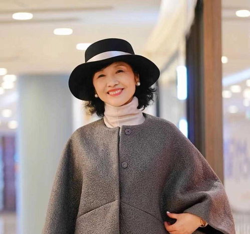 60岁以上的女性,如何穿搭才能显得优雅有气质