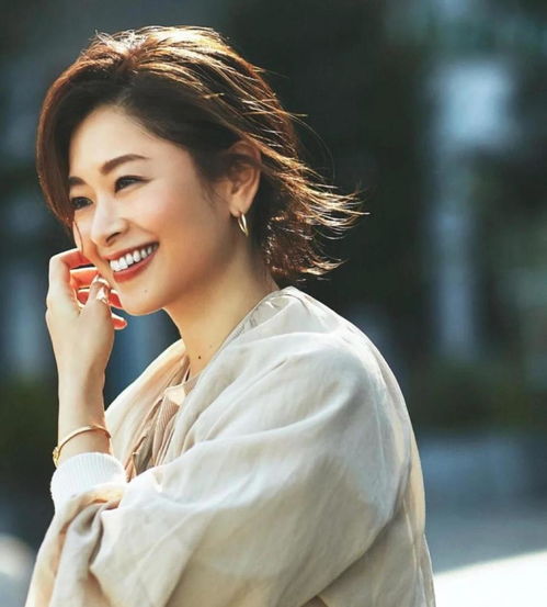 过了40岁的女人,少穿打底裤看日本主妇这样搭,温暖有女人味
