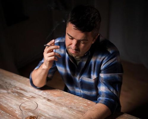 56岁男子,深夜脑梗瘫痪,提醒中老年人晚餐后尽量少做这3件事