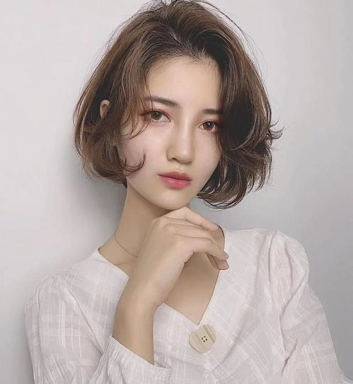 四十岁的女人,留什么发型最好看今年流行的气质短发,换上就美