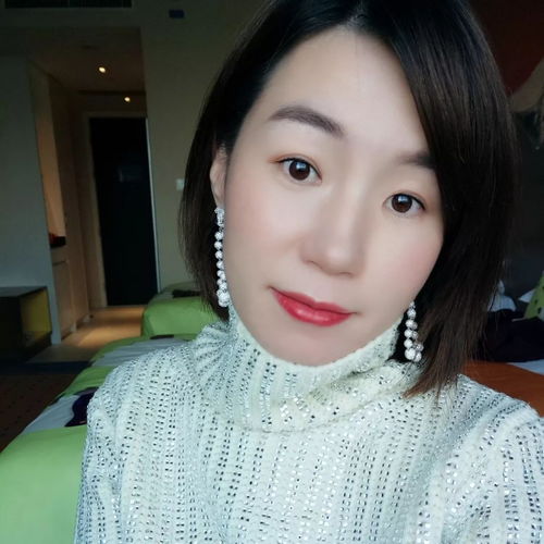 她每次都是开着suv拉着几十个包包来aloooooha