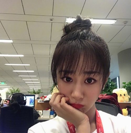 杨紫晒自拍遭群嘲,不仅被指撞脸林心如,网友更是直呼认不出