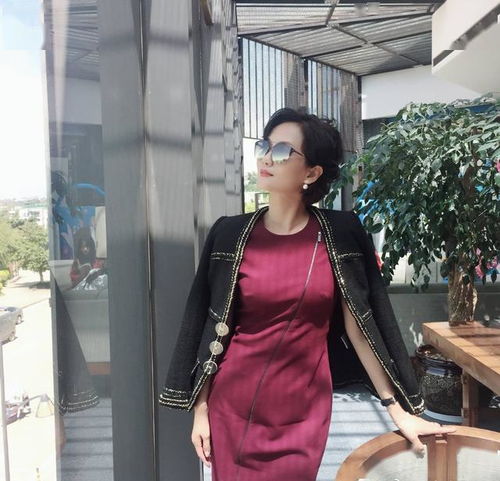 挂历女郎变富太专业户,李颖多年的气质培养,值得35岁女性学习