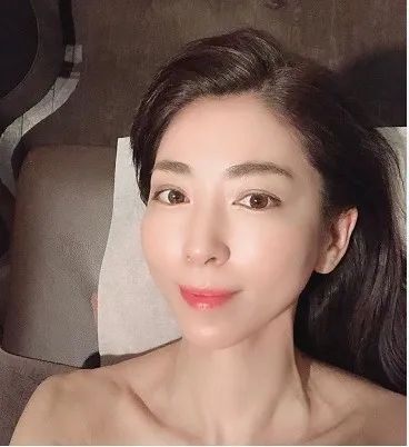 女人不长色斑的原因被扒,暨大医学专家提醒60岁前用它都有效
