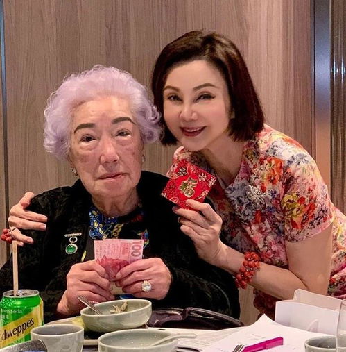 初代琼女郎谢玲玲24岁嫁百亿富豪,离婚26年和前婆婆处成母女