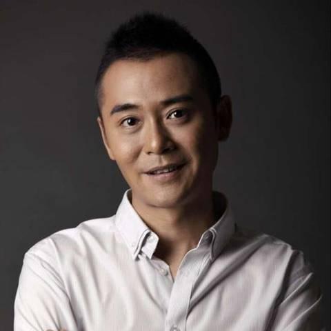 他曾是张国立力捧的皇帝小生,后娶了大15岁的妻子,现在如何了