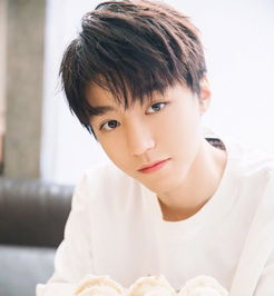 拒绝齐刘海tfboys示范最潮校园男生偏分短发发型