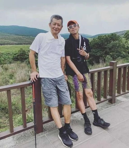 小鬼生前孝顺又大方细心保存奶奶随手写的便签,曾送车给经纪人
